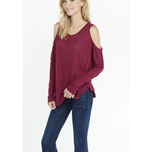💕HP💕 Express Wine Colored Cold Shouldered top